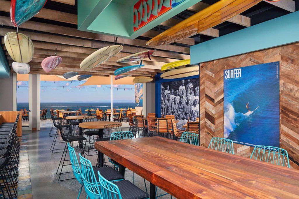 La Jolla restaurants with a view, Duke's restaurant bar and outdoor seating