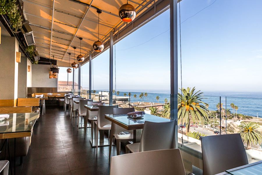 George's at the cove outdoor seating by the sea, La Jolla restaurants with a view.