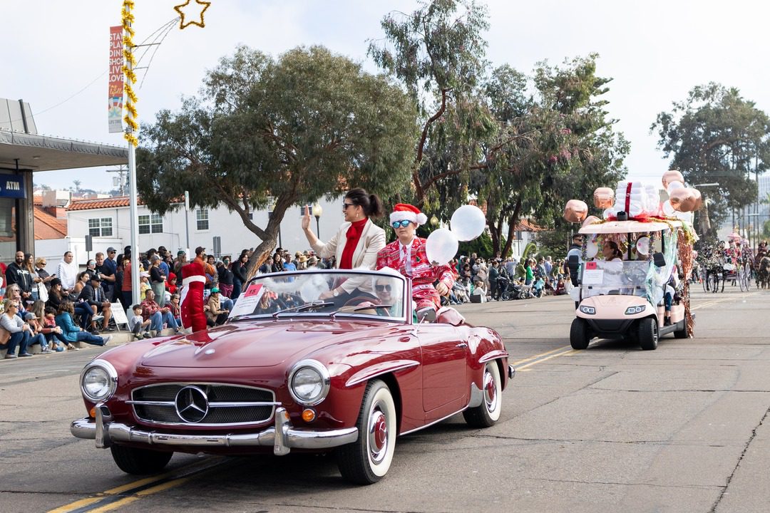 LaJollaChristmasParadeCars