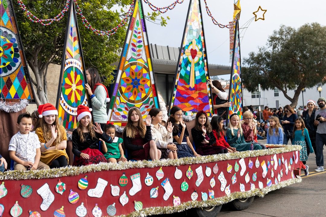 LaJollaChristmasParadeFloat