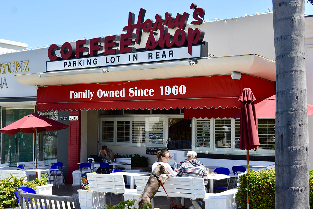 harrys-coffee-shop-patio