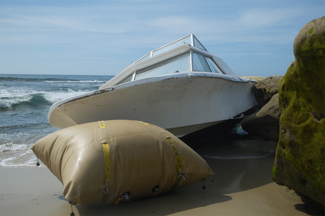 migrant-boat-la-jolla-beached