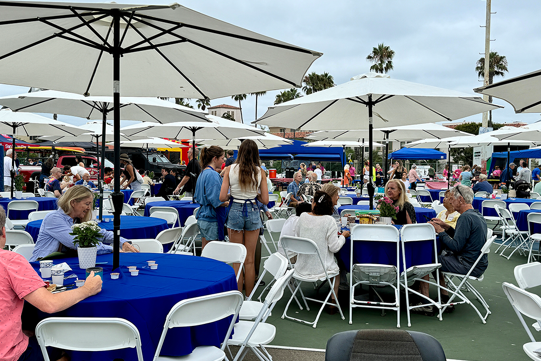 pancake-breakfast-la-jolla-seating.png