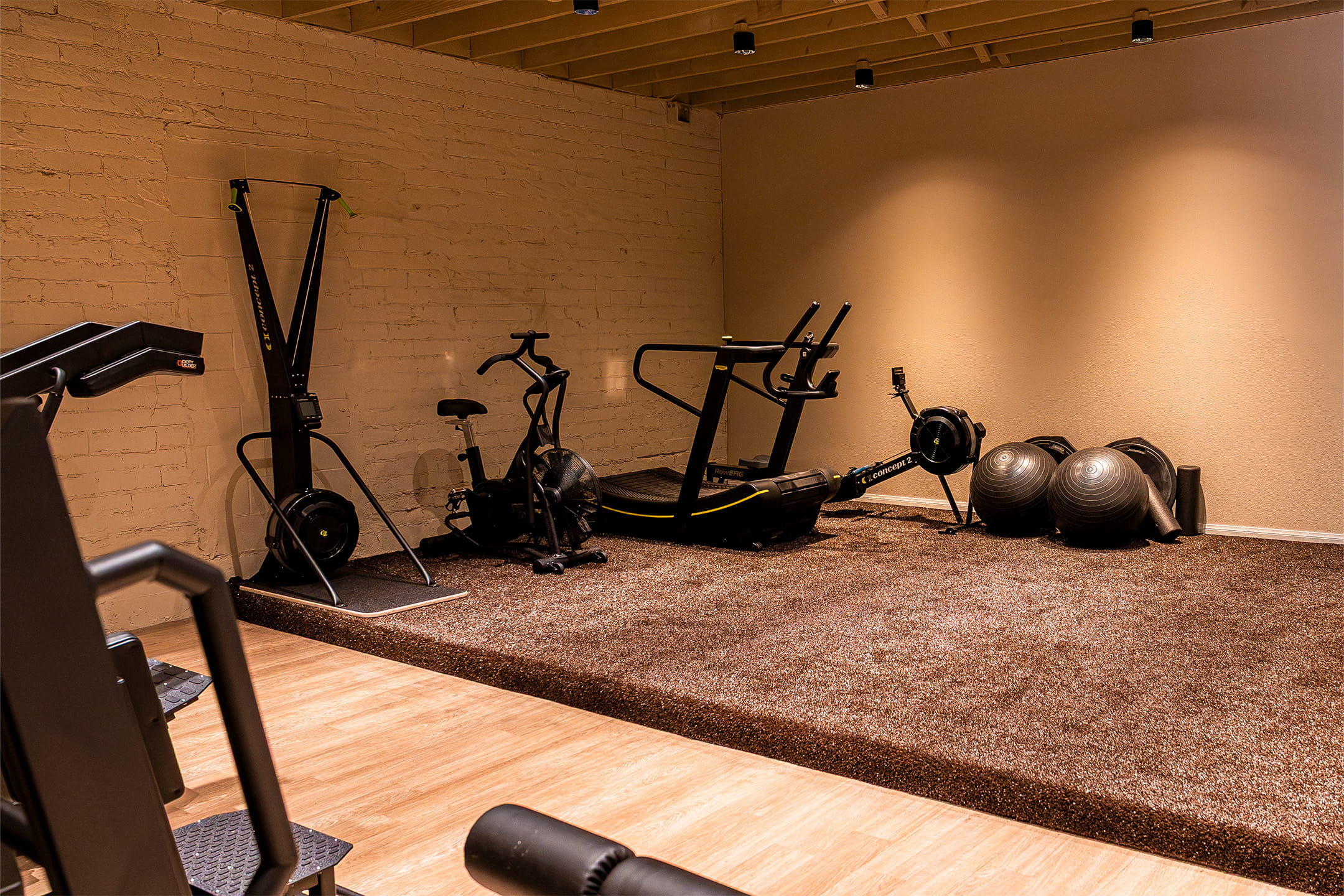 bird-rock-athletic-club-room